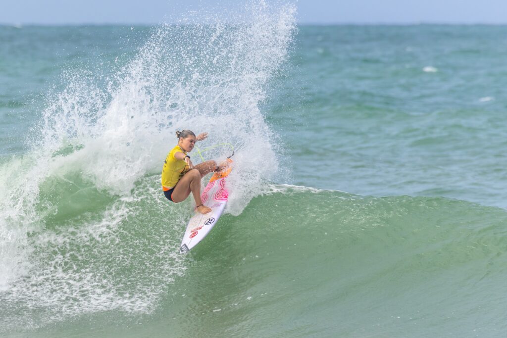 Atleta: Kauanny de Souza (SC)
(Fabriciano Jr. / Surf Brasil)